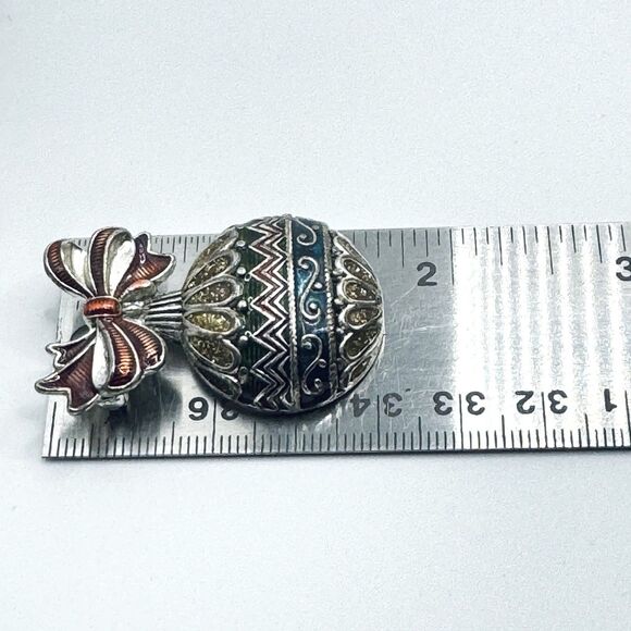 Vintage Nina Ricci Singed NR Ball Ornament Enamel Brooch Pin Christmas Holiday - Picture 5 of 5